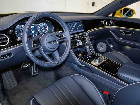 Used 2024 Bentley Flying Spur V8 image 16