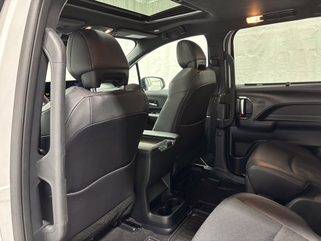Used 2026 Toyota Sienna Limited FWD image 50