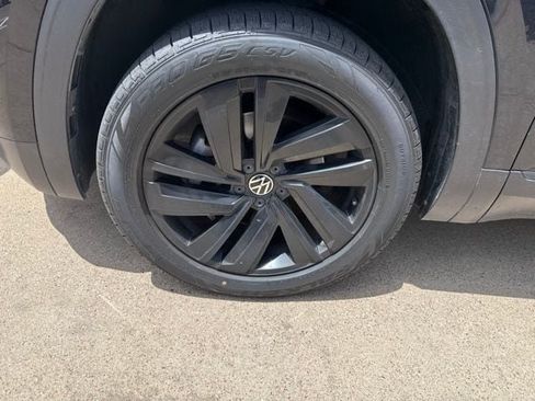 Used 2023 Volkswagen Atlas Cross Sport SE FWD image 6