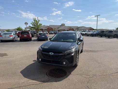 Used 2024 Subaru Outback Premium AWD/4WD image 5