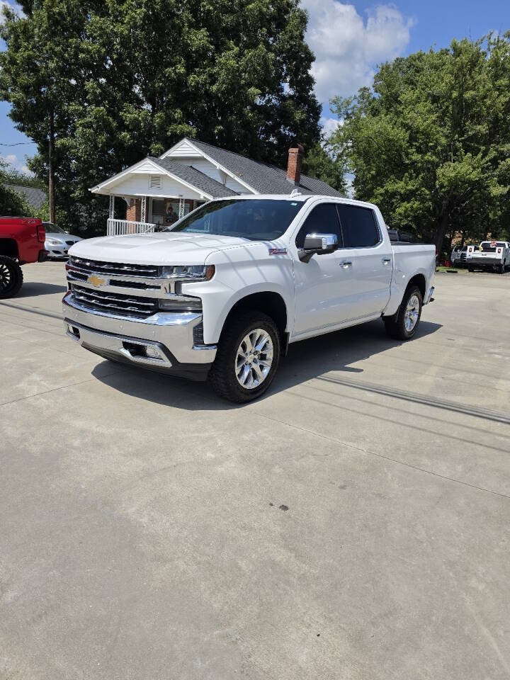Used 2019 Chevrolet Silverado 1500 LTZ w/ LTZ Premium Package AWD/4WD image 2