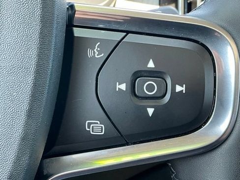 Used 2023 Volvo XC40 B4 Plus FWD image 17
