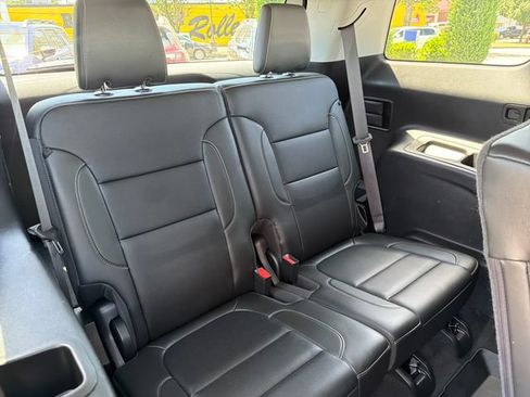 Used 2023 GMC Acadia SLT FWD image 28