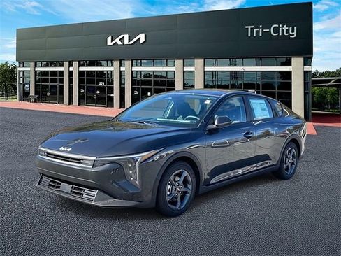 New 2025 Kia K4 LXS image 3