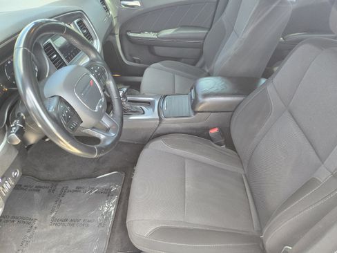 Used 2020 Dodge Charger SXT w/ Blacktop Package RWD image 9