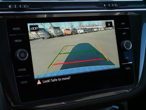 Certified 2022 Volkswagen Tiguan SEL R-Line image 30