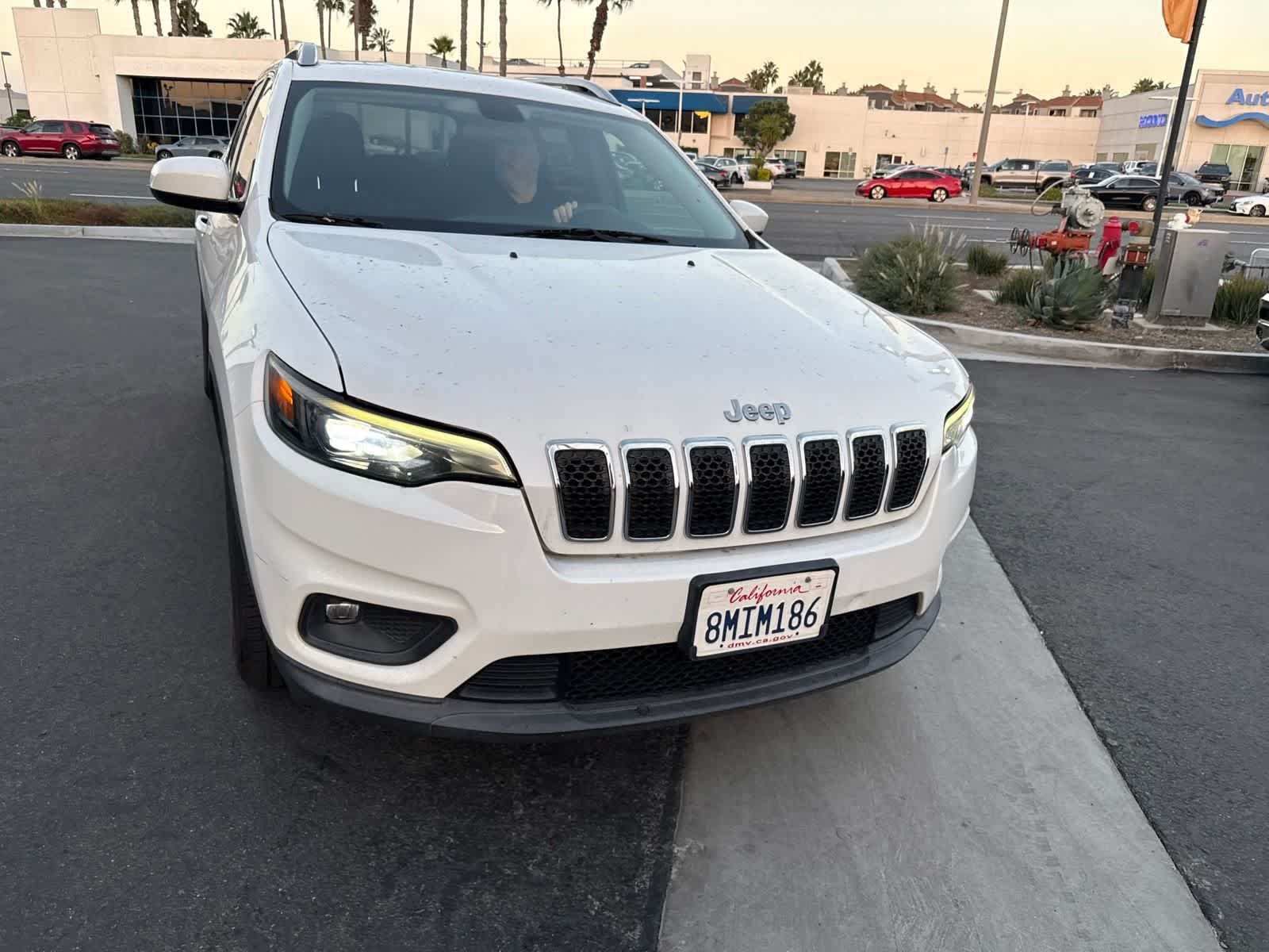 Used 2019 Jeep Cherokee Latitude w/ Popular Appearance Group FWD image 3