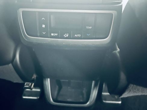 Used 2017 Toyota Highlander Plus FWD image 28