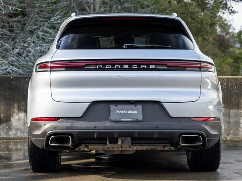 Certified 2025 Porsche Cayenne image 10