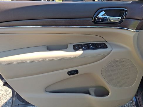 Used 2021 Jeep Grand Cherokee Overland image 14