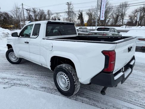 Used 2025 Toyota Tacoma SR image 5