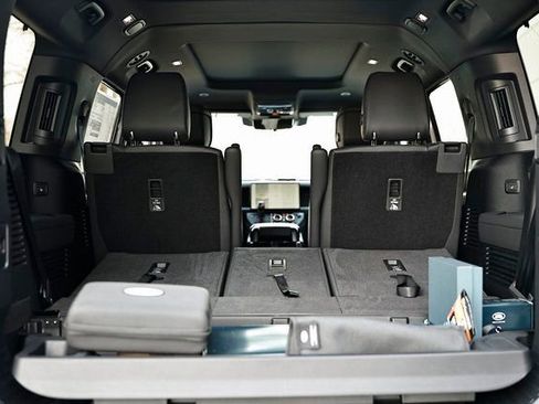 New 2026 Land Rover Defender 130 X-Dynamic SE image 39