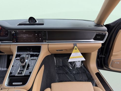 Used 2023 Porsche Panamera 4 Platinum Edition image 75