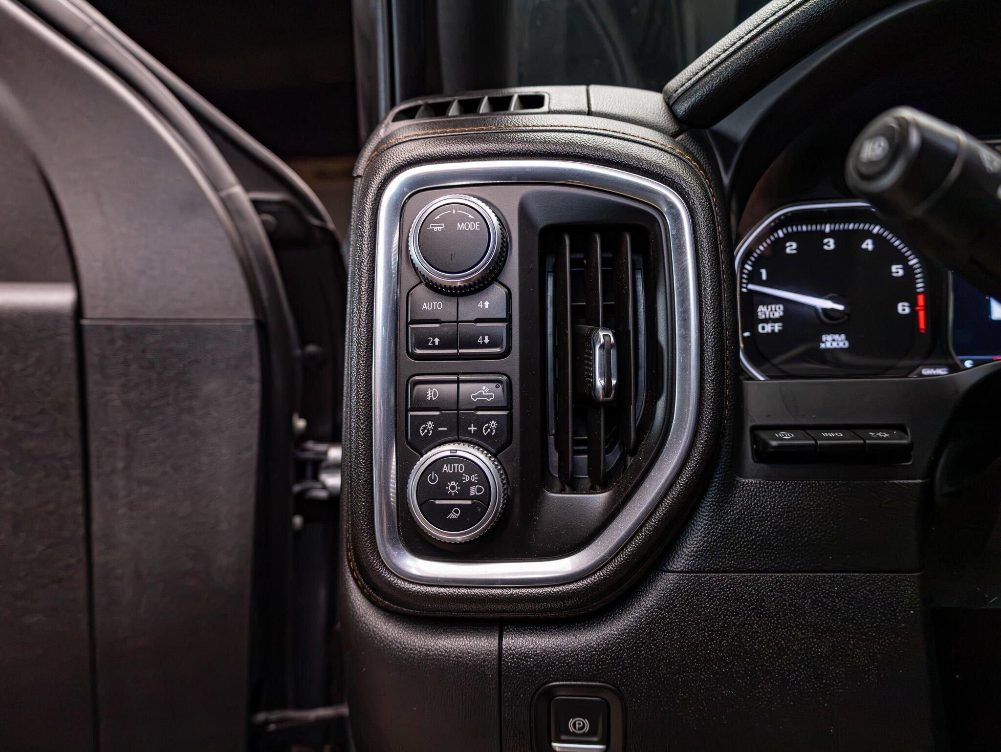 Used 2020 GMC Sierra 1500 AT4 w/ AT4 Premium Package AWD/4WD image 22