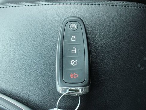Used 2019 Lincoln MKT AWD image 29
