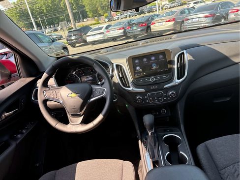 Certified 2024 Chevrolet Equinox LT FWD image 23