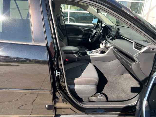 Used 2021 Toyota RAV4 LE AWD/4WD image 34