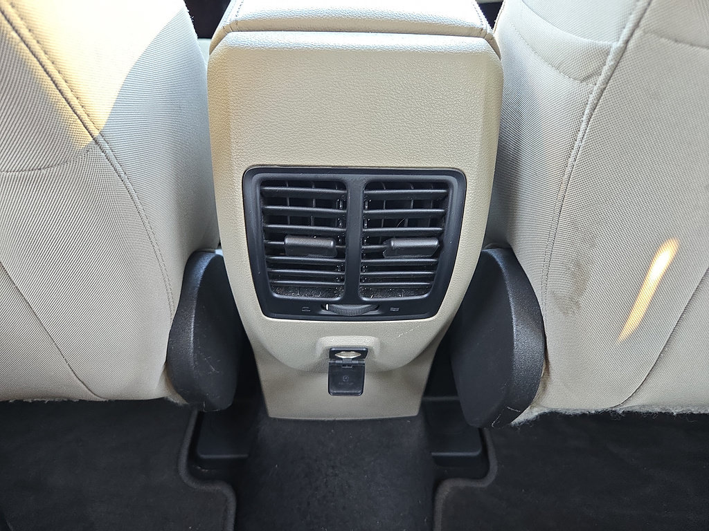 Used 2017 Ford Escape SE FWD image 18