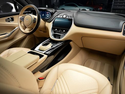 Used 2021 Aston Martin DBX AWD/4WD image 58