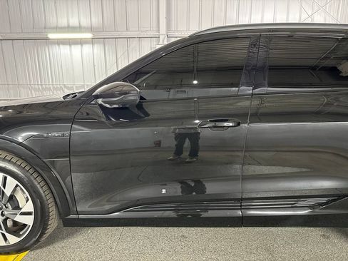 Used 2021 Audi e-tron Premium w/ Convenience Plus Package AWD/4WD image 17