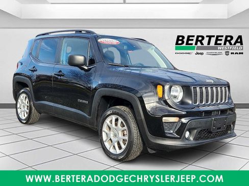 Certified 2022 Jeep Renegade Latitude w/ Convenience Group AWD/4WD image 1
