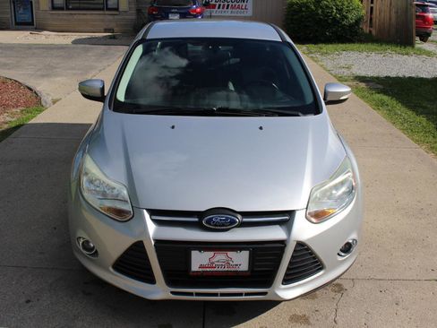 Used 2014 Ford Focus SE w/ SE Sport Package FWD image 4
