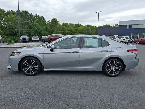 Used 2019 Toyota Camry image 5