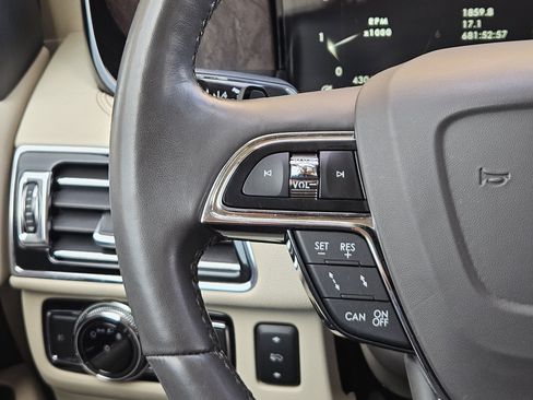 Used 2019 Lincoln Navigator Reserve image 28