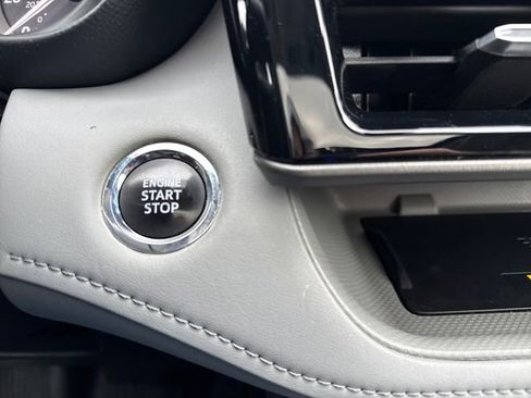 Used 2023 Toyota Highlander L image 37