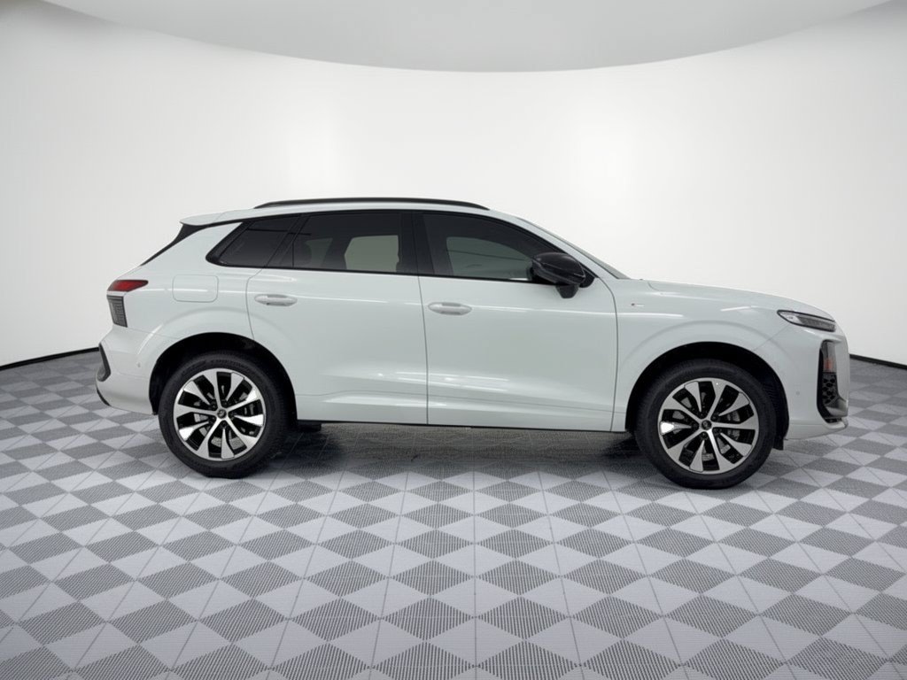 Certified 2026 Audi Q3 quattro 2.0T w/ Driver Assistance Package AWD/4WD image 8