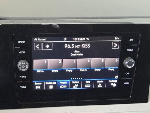 New 2026 Volkswagen Taos SE image 11