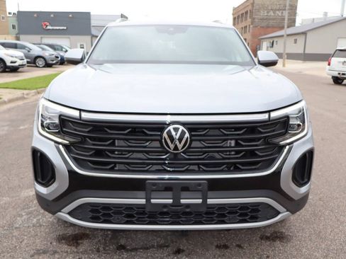 Used 2024 Volkswagen Atlas Cross Sport SE AWD/4WD image 12