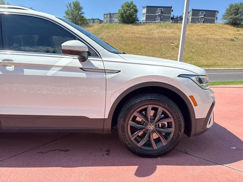 Used 2024 Volkswagen Tiguan SE w/ Panoramic Sunroof Package AWD/4WD image 35