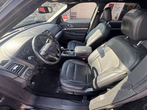 Used 2018 Ford Explorer XLT w/ Equipment Group 202A AWD/4WD image 40