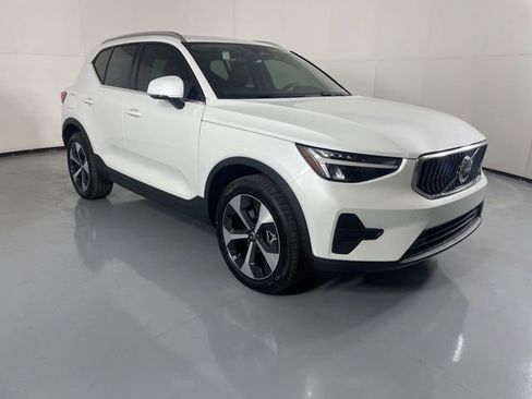 Used 2025 Volvo XC40 B5 Core w/ Protection Package Premier AWD/4WD image 2