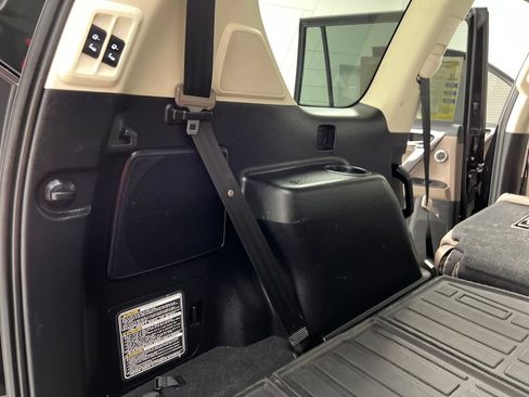 Used 2022 Lexus GX 460 Premium w/ Accessory Package AWD/4WD image 44