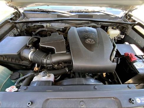 Used 2019 Toyota Tacoma TRD Off-Road image 10