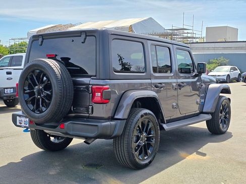 Used 2022 Jeep Wrangler Unlimited Sahara AWD/4WD image 8