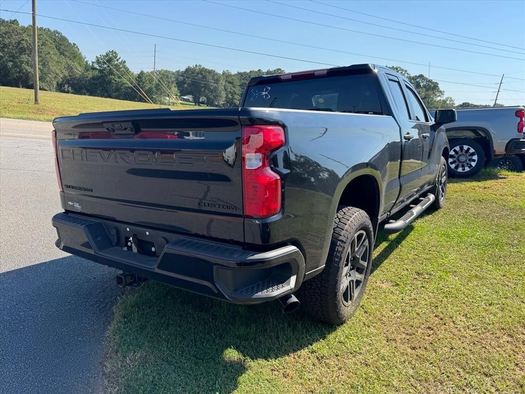 Used 2026 Chevrolet Silverado 1500 Custom w/ Turbomax Blackout Package AWD/4WD image 4