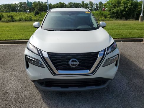 Certified 2023 Nissan Rogue SV FWD image 3