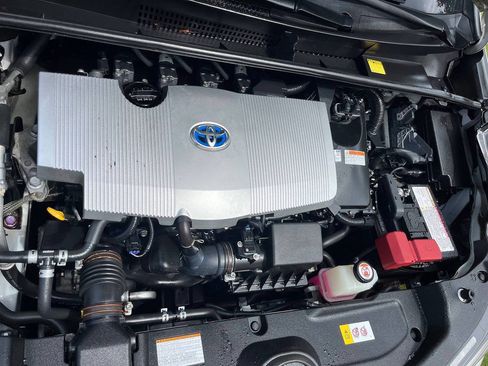Used 2017 Toyota Prius Two FWD image 3