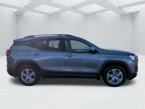 Used 2018 GMC Terrain SLE w/ Driver Convenience Package image 4