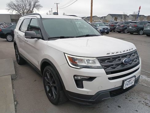 Used 2018 Ford Explorer XLT w/ Equipment Group 202A image 7