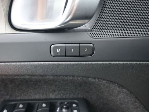 Used 2024 Volvo XC40 B5 Plus image 27