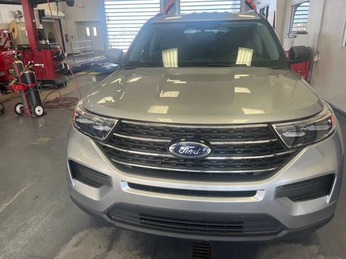 Used 2021 Ford Explorer XLT AWD/4WD image 7