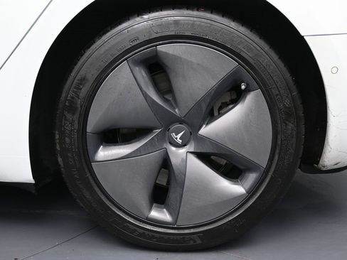 Used 2019 Tesla Model 3 Standard Range Plus image 11