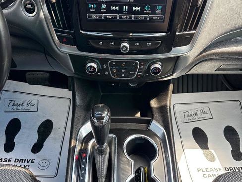 Used 2018 Chevrolet Traverse LT FWD image 19