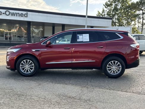 Used 2024 Buick Enclave Premium image 7