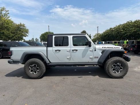 Used 2022 Jeep Gladiator Rubicon w/ Trailer Tow Package AWD/4WD image 2