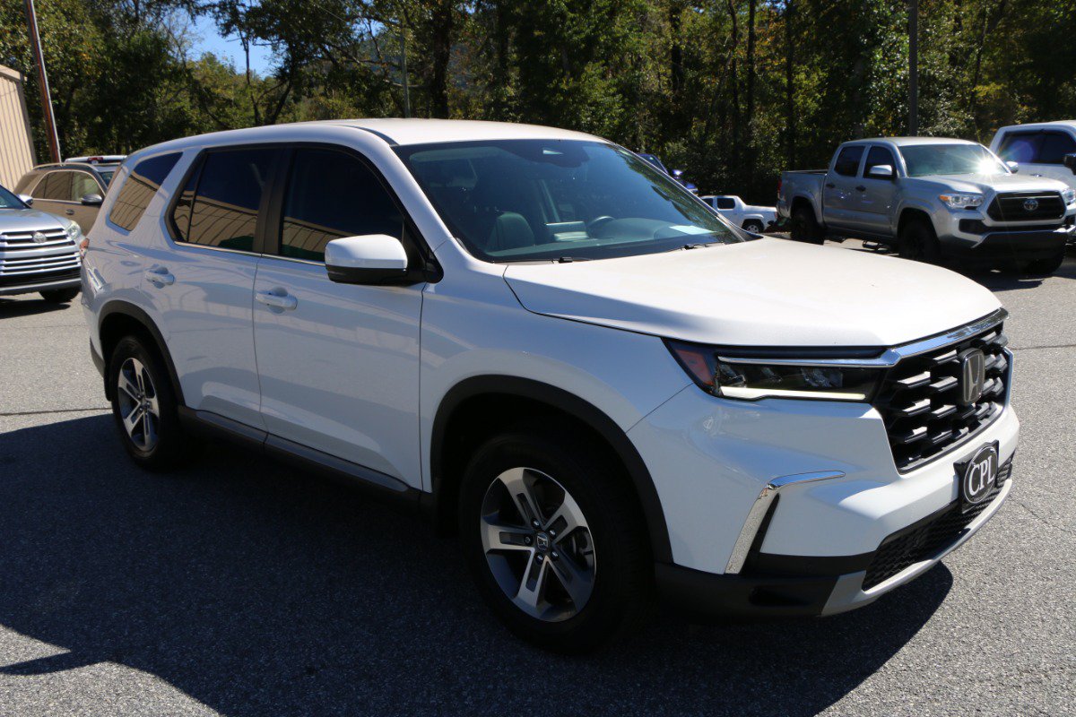 Used 2025 Honda Pilot EX-L image 10